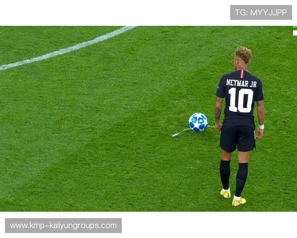 内马尔任意球绝技再现，巴西中前场撕开防线